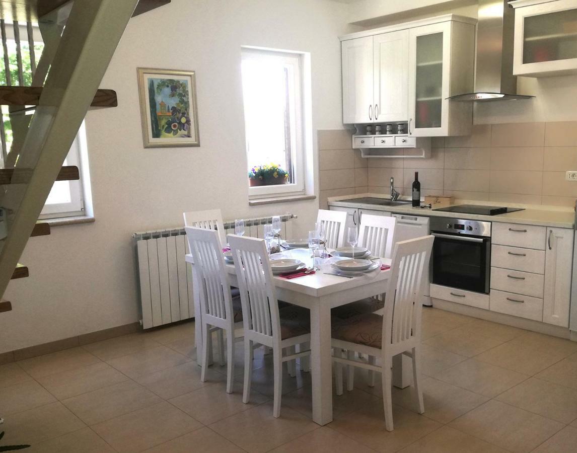 Apartment Luce Pićan Exteriör bild