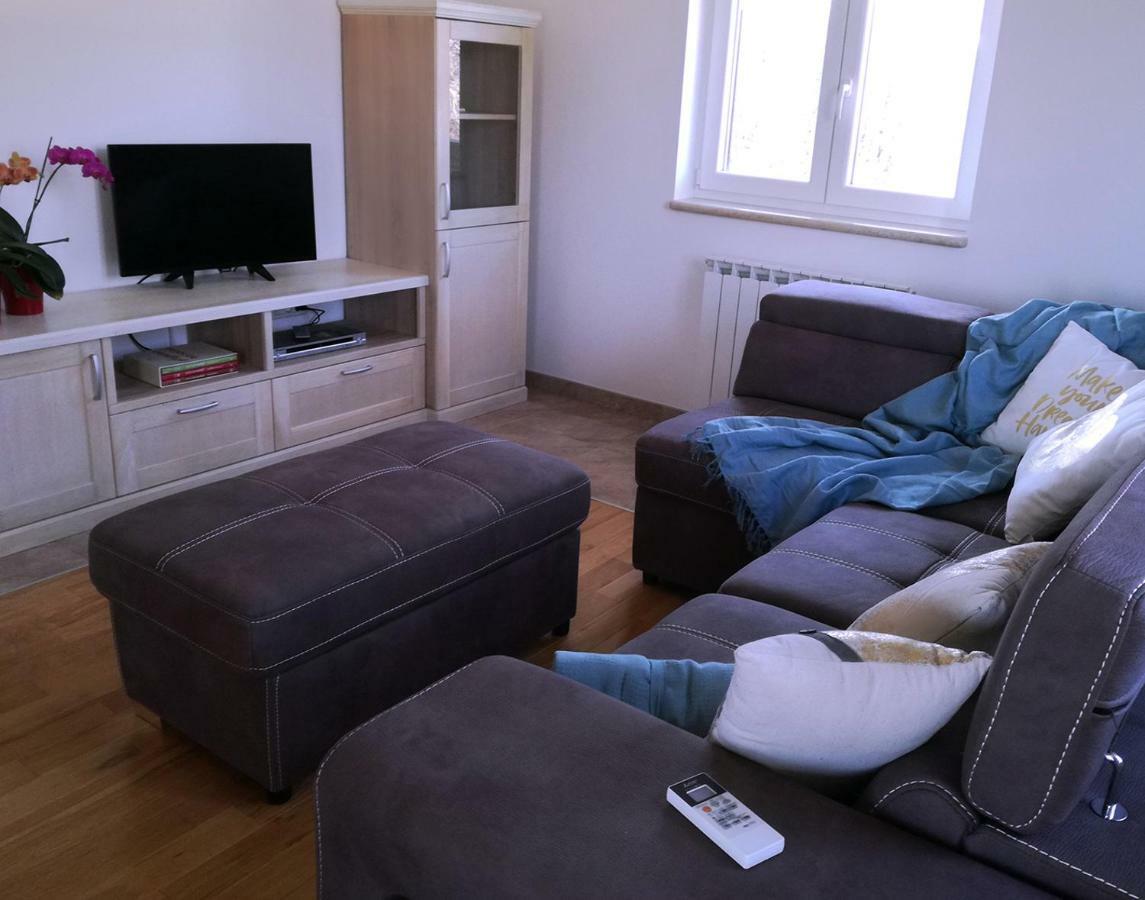 Apartment Luce Pićan Exteriör bild